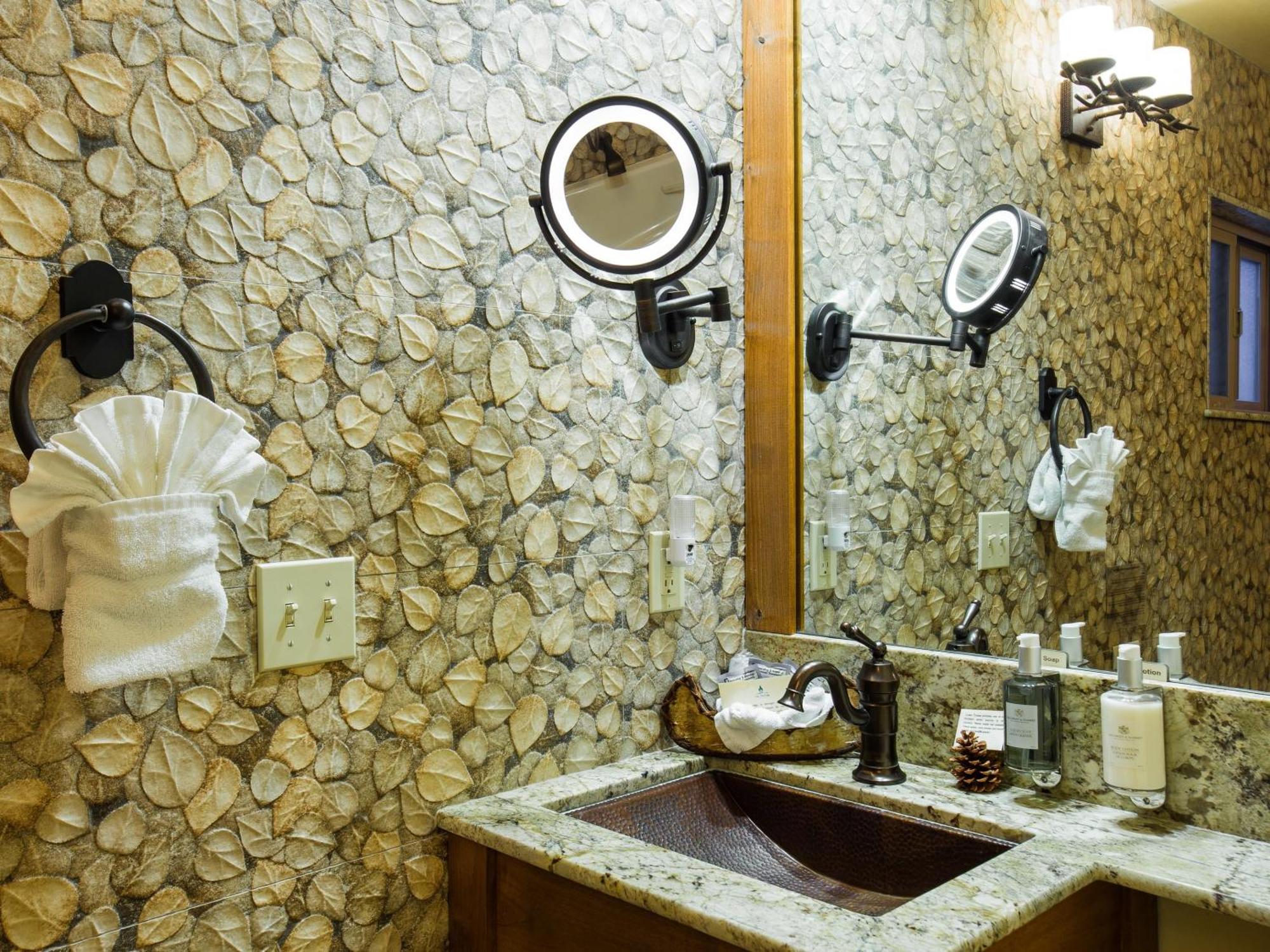 Cedar Glen Hotel